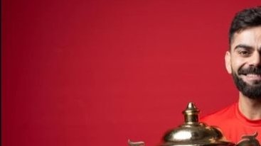 TheFakeFakeer's tweet image. RCB deserved it.

But
HE DESERVED IT MORE THAN ANYBODY &amp;amp; ANY TEAM ❤️👑

King Kohli is coming back to defend his trophy. 

IPL begins 28th March with #RCBvsSRH blockbuster 🔥 

❤️

#IPL2025 #IPL2026
#VIRATKOHLI #RCB