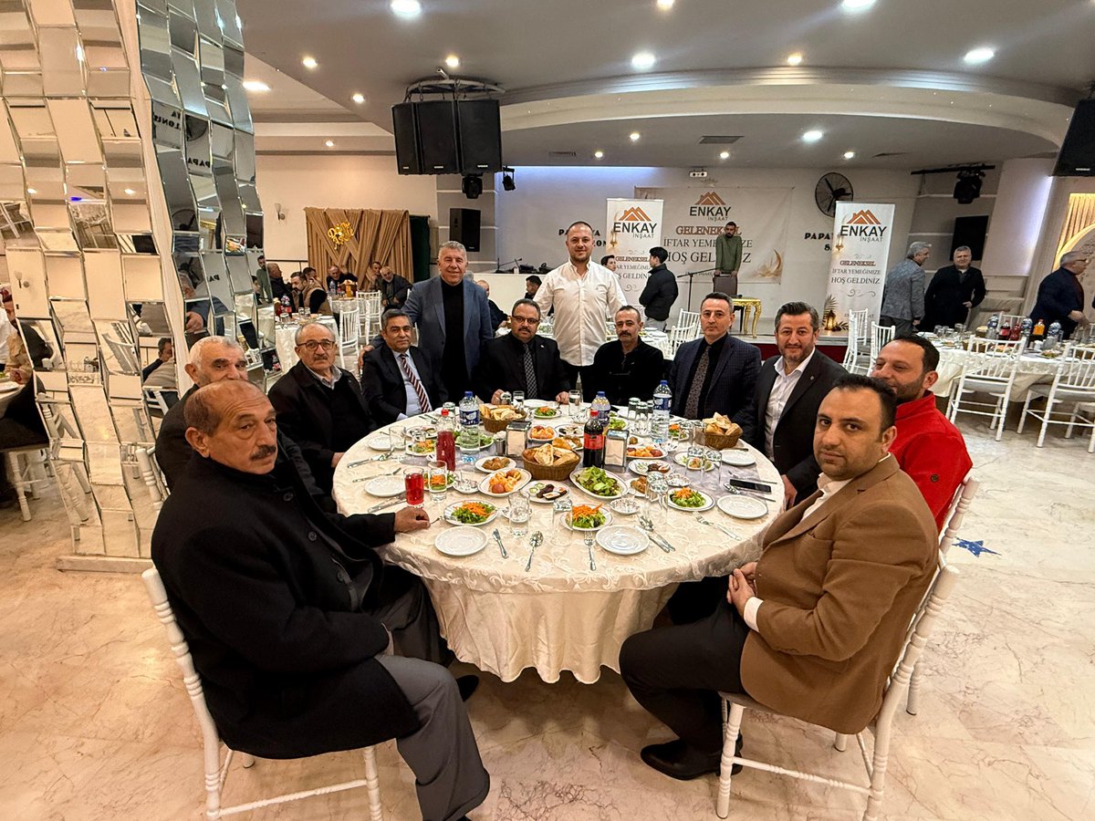 Hemşerimiz  ,dostumuz ,Demirezen ailesinin sahibi olduğu ENKAY inşaat şirketinin  geleneksel iftar davetine katıldık .Nazik davetleri ve misafirperverlikleri için Demirezen ailesine teşekkür ederim .