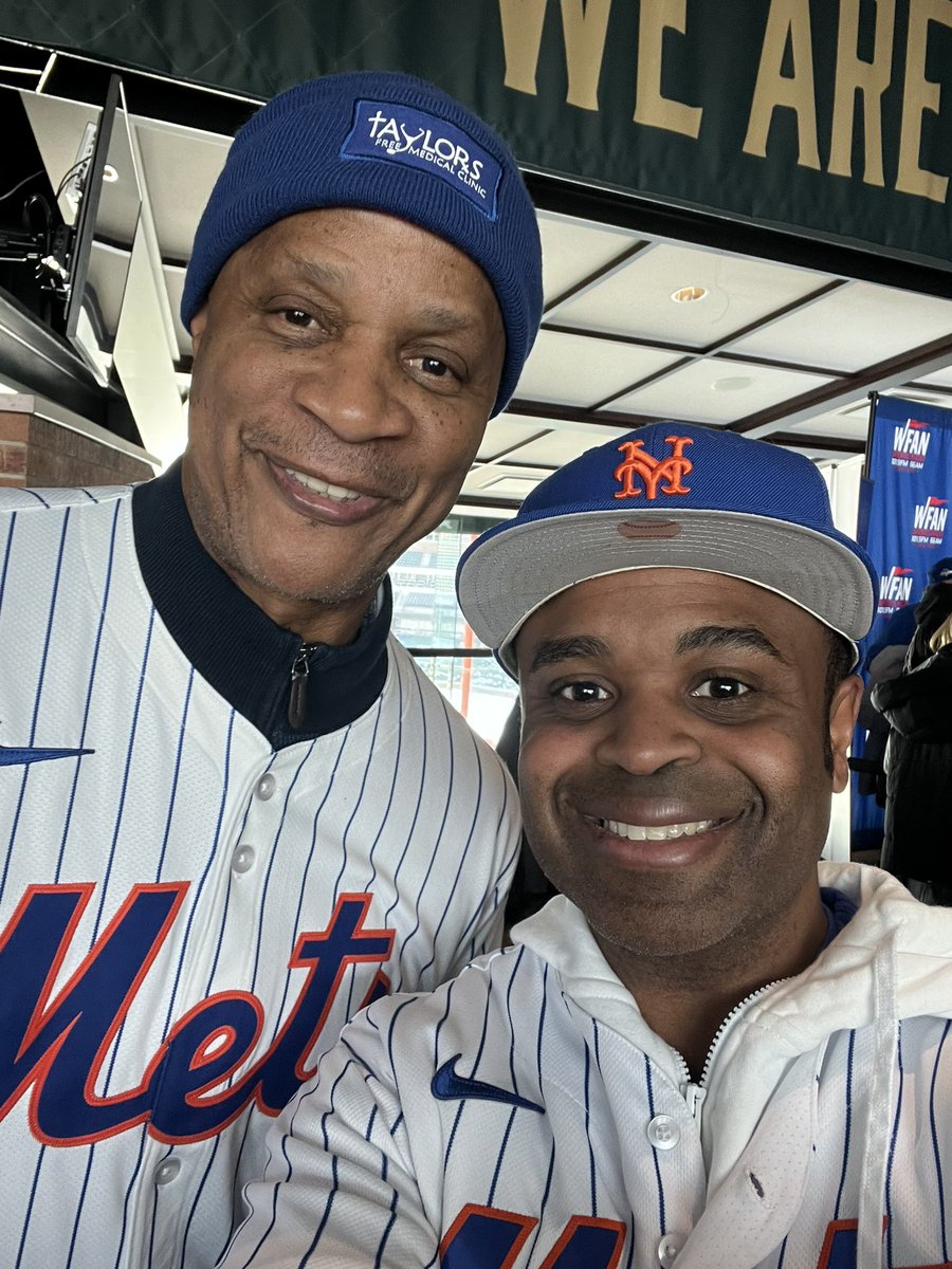 Adrian16010's tweet image. Happy birthday to @Dstraw18 !!! Legit one of my fave fan moments ever meeting you last year! 😊😊

#mets #metstwitter #nym #lgm