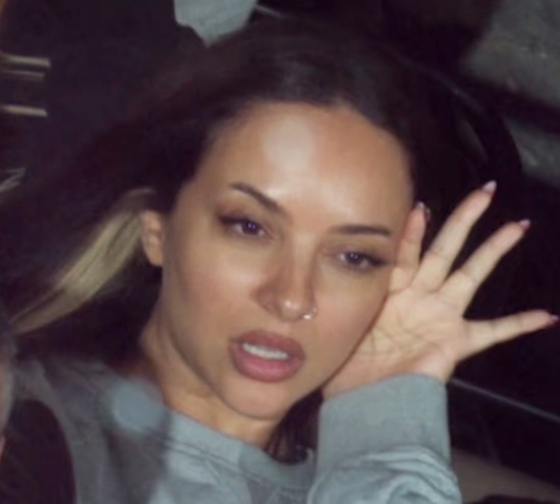 ITgirlJADE44's tweet photo. face card never declines even on a rollercoaster https://t.co/2qtXHeI6ms
