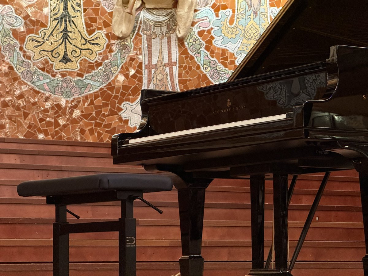 JaumeNuez's tweet photo. El piano te ganes de música.  
Al @palaumidicacat escoltarem obres per a piano de #bach, #Beethoven i #Schubert interpretades per el @vikingurmusic. 
El concert segueix el seu darrer disc “Opus 109”. El programa i el disc relacionen obres  de Bach amb Beethoven i Schubert. https://t.co/xwinGZzZEt