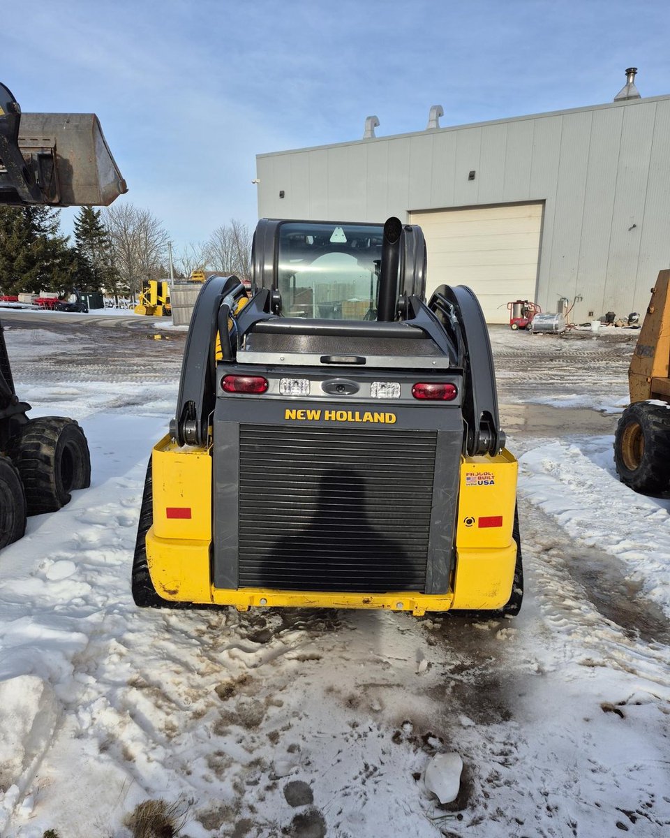 MarketBookCA's tweet image. Power in a compact package! 🚧

2023 NEW HOLLAND C345 for sale on MarketBook. EH Controls, High Flow Plus, Hyd Coupler, Air Seat, 2 Speed, &amp;amp; more.

📍Central Onslow, NS, CA
📞 +1 844-747-4696
Price &amp;amp; info ➡️ ow.ly/84Yl50YrX2F

#SkidSteers #NovaScotiaConstruction #NewHolland