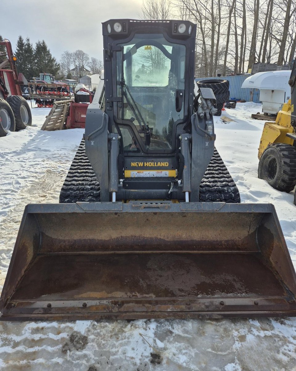 MarketBookCA's tweet image. Power in a compact package! 🚧

2023 NEW HOLLAND C345 for sale on MarketBook. EH Controls, High Flow Plus, Hyd Coupler, Air Seat, 2 Speed, &amp;amp; more.

📍Central Onslow, NS, CA
📞 +1 844-747-4696
Price &amp;amp; info ➡️ ow.ly/84Yl50YrX2F

#SkidSteers #NovaScotiaConstruction #NewHolland