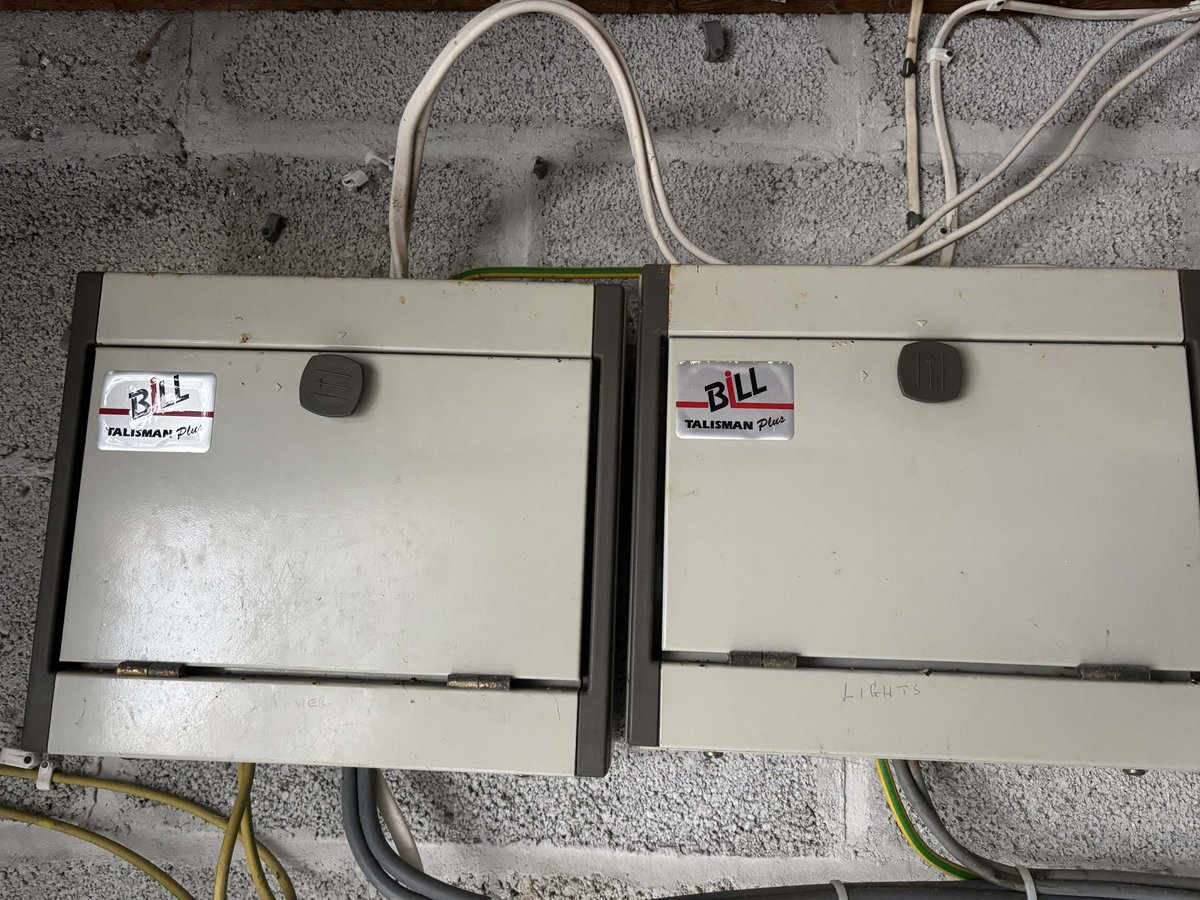 NickNjlight's tweet photo. Ripping these babies out this week such a shame to scrap them as they are bomb proof but the rcbos for them are a weeks wages !#memshield #billswitchgear https://t.co/uwxFdI3yEH
