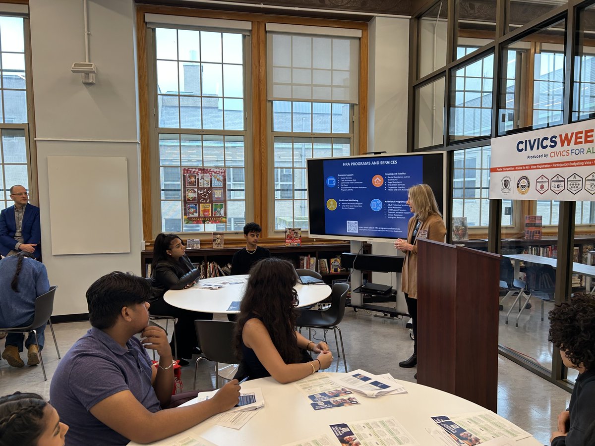 NYCHRA's tweet photo. Empowering the next generation! 🌟 NYC DSS Commissioner Erin Dalton spoke with ~30 graduating seniors at Richmond Hill High School for #CivicsWeek. Inspiring to see young minds eager to learn about public service and their community! 🎓🗽 #NYCDSS #FutureLeaders https://t.co/fMVCTZqQIR