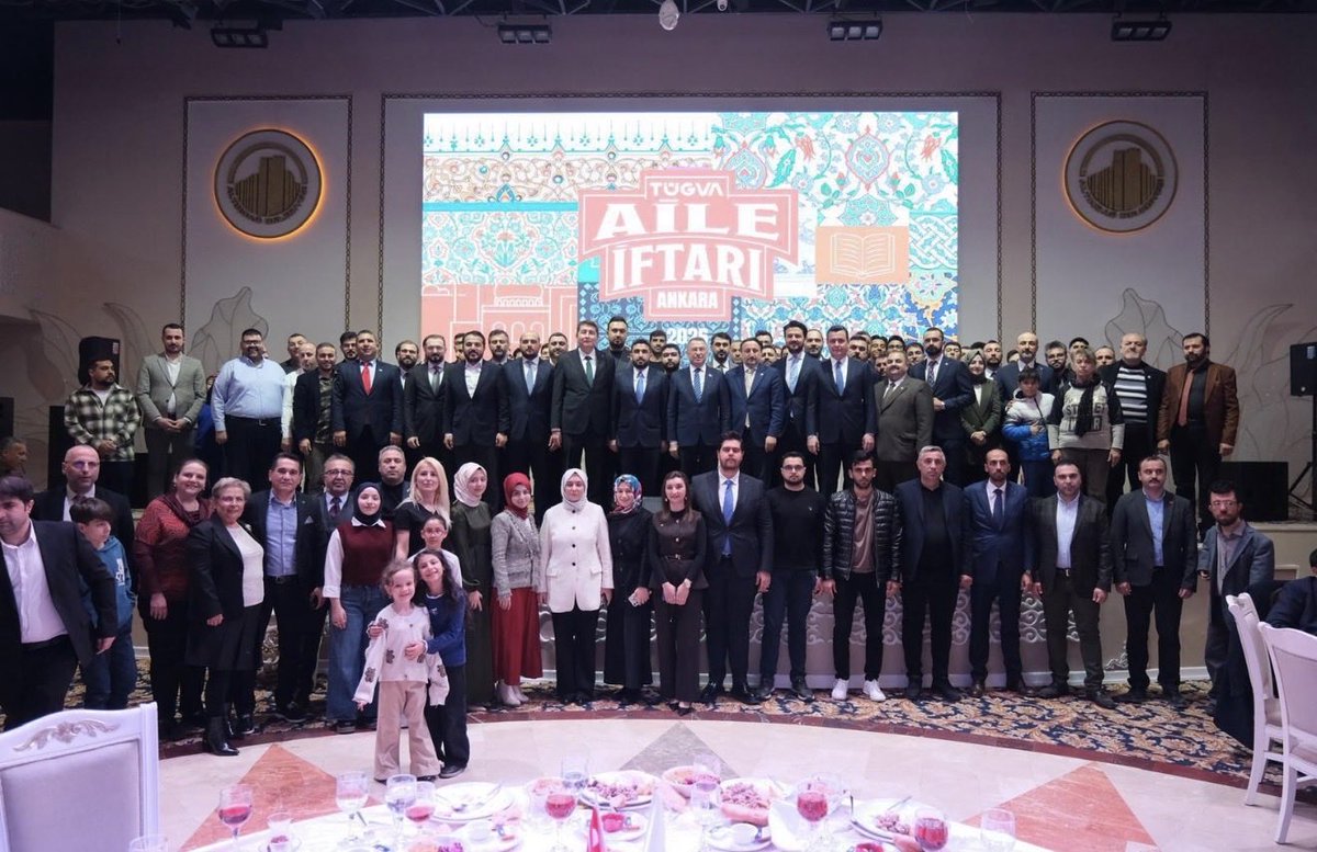 Türkiye Gençlik Vakfı [<a href="/tugvaTR/">TürkiyeGençlikVakfı</a>] tarafından düzenlenen iftar davetine icabet etmekten büyük mutluluk duydum. Dünyanın dört bir yanına gönül köprüleri kuran uluslararası öğrencilerimiz ve aziz milletimizin geleceğini avuçlarında taşıyan genç kardeşlerimizle aynı sofrayı paylaşmak,