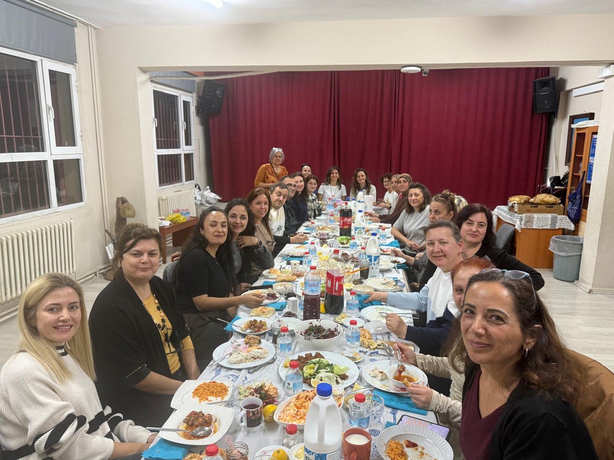 Ramazan etkinlikleri kapsamında bu akşam okulumuzun çok amaçlı salonunda öğretmenlerimiz ve okul personelimizle iftar programında bir araya geldik. Katılım sağlayan tüm personelimize teşekkür ederiz.