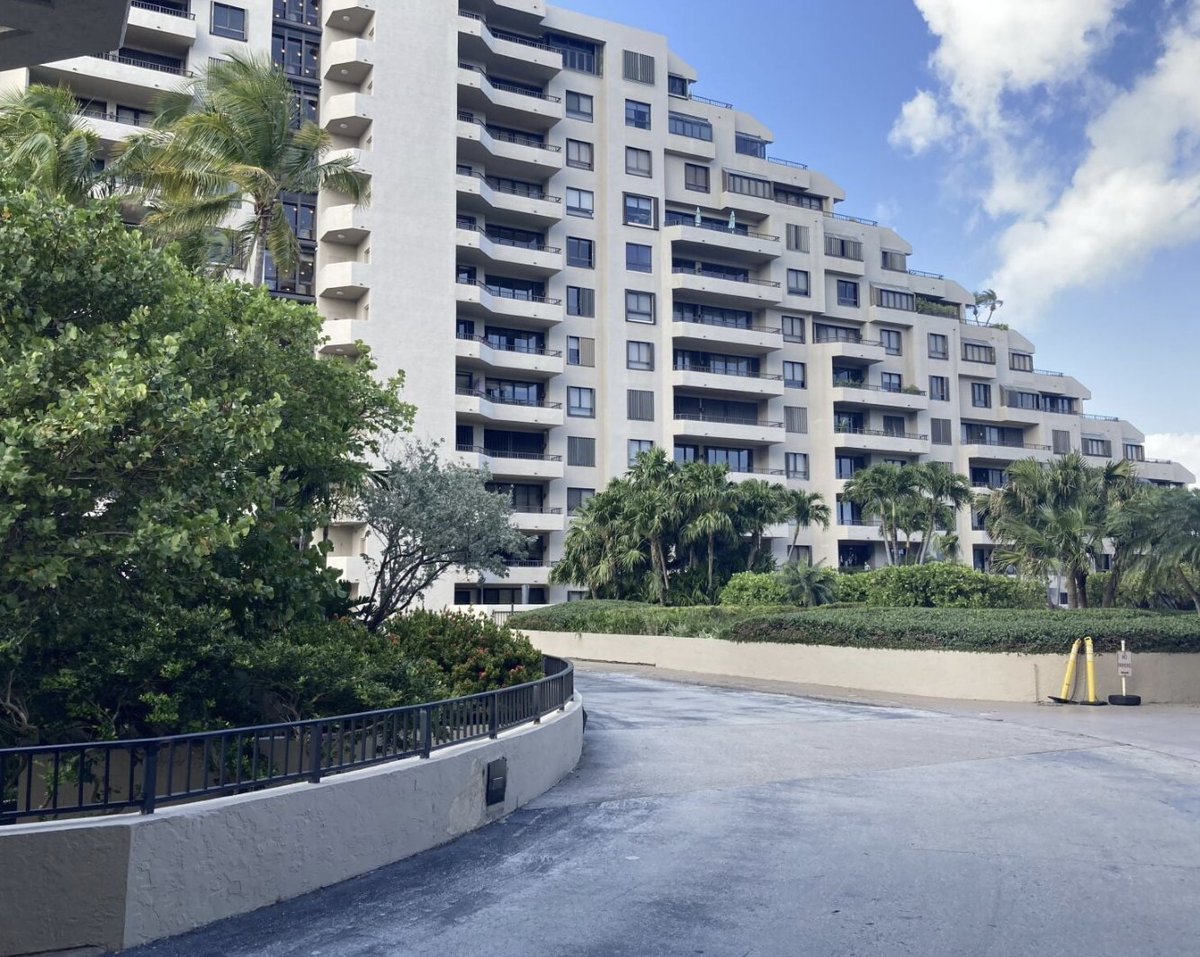 IslanderNews's tweet image. Florida HOA reform bill could allow homeowners to dissolve associations  1l.ink/2LZRNDW #islandernews #keybiscayne #hoa #homeowners