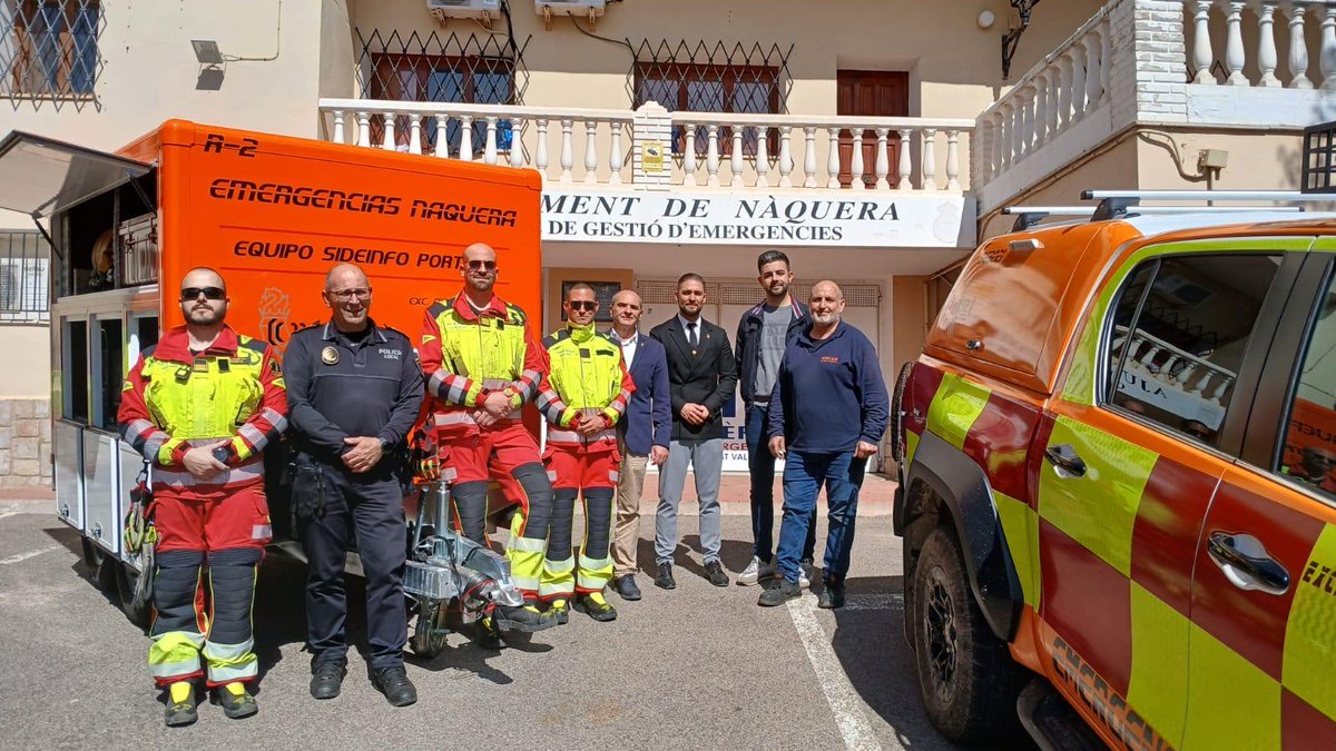PCNaquera's tweet photo. 🚒 La agrupación de voluntarios de Protección Civil de Náquera recibe un nuevo remolque dedicado al transporte del material SIDEINFO en zonas de interfaz urbano-forestal

🌲 Seguimos mejorando operativamente en la lucha contra incendios forestales

#Emergencias #Incendios 🔥 https://t.co/vReXnAl2D5
