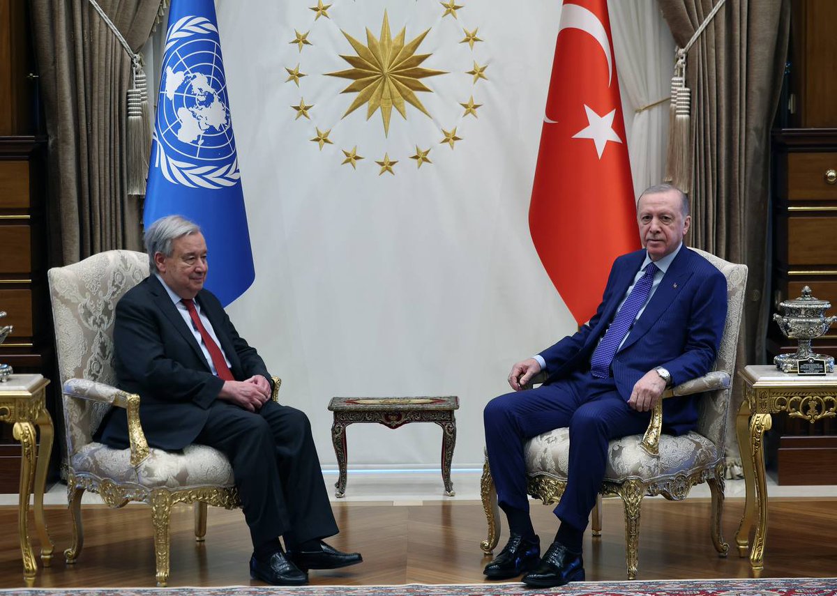 Cumhurbaşkanı Erdoğan, BM Genel Sekreteri Antonio Guterres’e Atatürk Uluslararası Barış Ödülü’nü takdim etti.