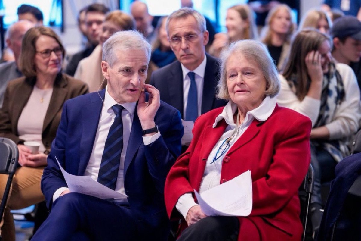 THE MOTHER OF GLOBALISM
(She groomed them from childhood.)
Now they destroy Norway. 
#GroHarlemBrundtland #Globalisme #WEF #Agenda2030 #NorgeFørst #Støre #Stoltenberg #ApKorrupt #DavosPuppet