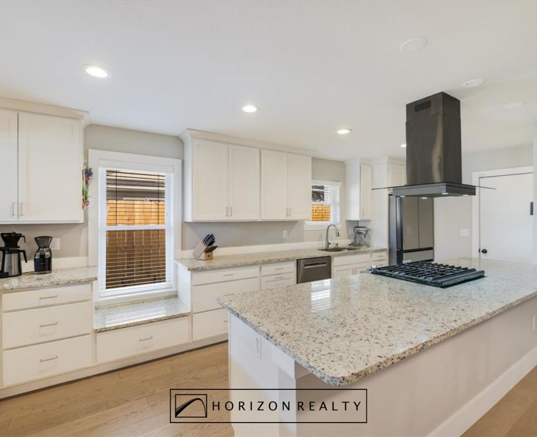 HorizonRealtyTX's tweet image. Horizon Agent, Tanya Taylor just listed this luxurious mid-century Allandale gem! #HorizonRealty #justlisted #homesweethome #realestate #forsale

See website: horizonrealtylistings.com/3013-w-terrace…