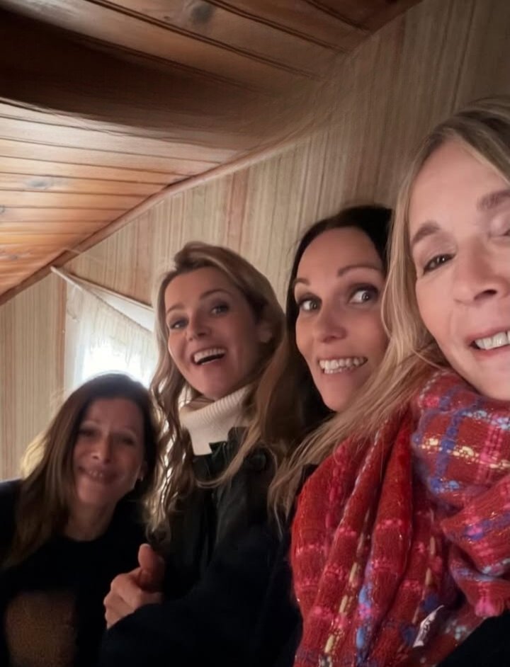 Amis pour Toujours - Family tweet media