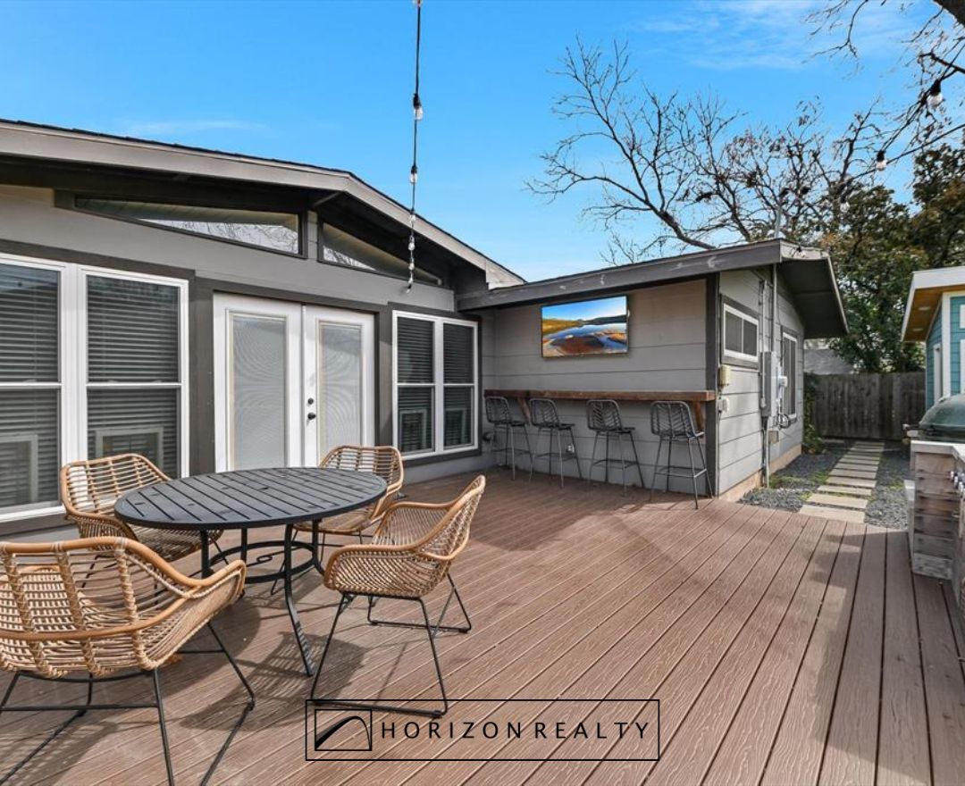 HorizonRealtyTX's tweet image. Horizon Agent, Tanya Taylor just listed this luxurious mid-century Allandale gem! #HorizonRealty #justlisted #homesweethome #realestate #forsale

See website: horizonrealtylistings.com/3013-w-terrace…