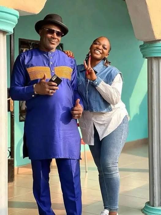 EsbiMedia tweet media