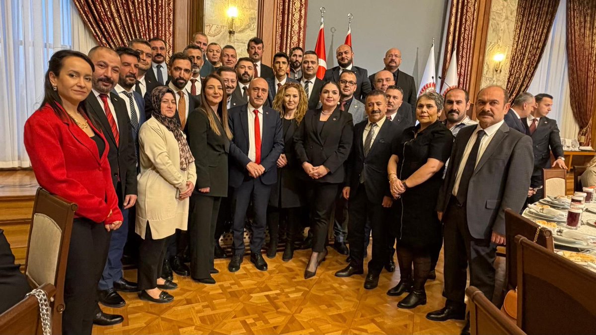 Genel Başkanımız Sayın Devlet Sert, Gazi Meclisimizde düzenlenen “Emekçilerle İftar” programında TBMM Başkanı Sayın Numan Kurtulmuş, Çalışma ve Sosyal Güvenlik Bakanı Sayın Prof. Dr. Vedat Işıkhan ile bir araya gelmiştir.

Genel Başkanımız Sayın Devlet Sert, 696 sayılı KHK