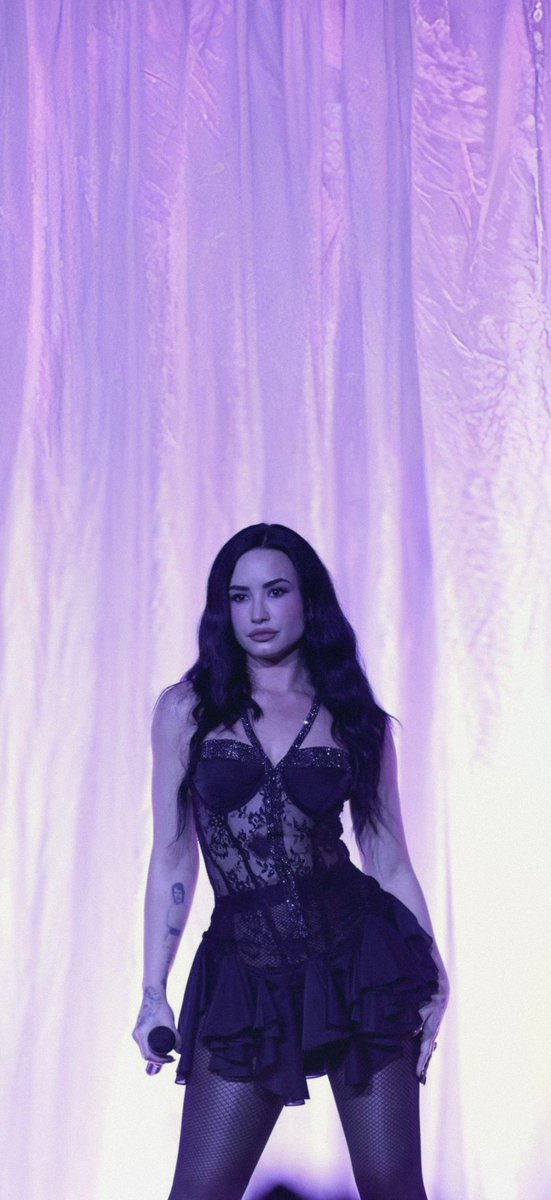 — demi lovato | wallpaper ✨

like &amp; rt if you use it!! / math