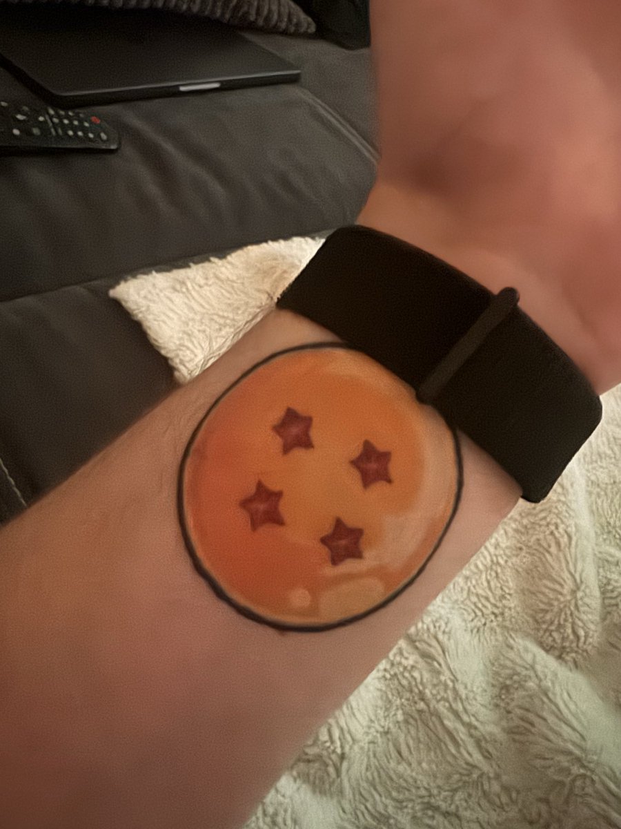 onlyChrisis's tweet photo. @DBZdaily_ Got that thing on my wrist https://t.co/hsqZJNccwC