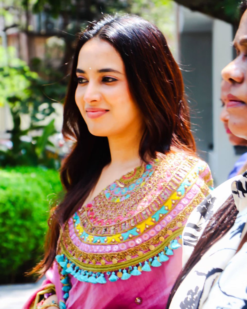 MrbrokenBoy7's tweet image. Priyanka Darling 😘