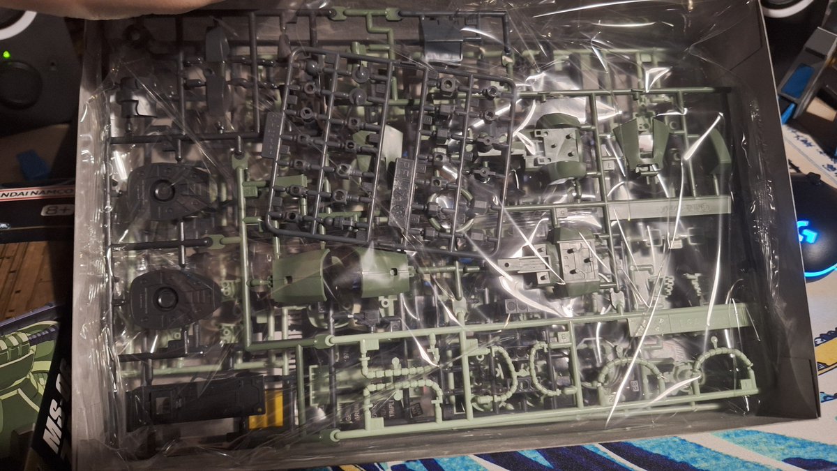 animeheadsretro's tweet image. Time to tackle the Gundam backlog. Finally getting around to a classic.....the Zaku II! 

Got my tools and my Bandai multi builders case. We're good to go!

#Gundam
#Plamo