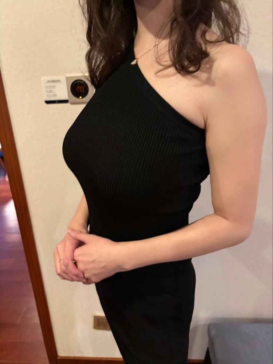 dabaomi9's tweet photo. 教书是职业，育人是修行。讲台虽小，却装得下星辰大海；言行有度，方能照亮他人前路。不困于琐碎情绪，不丢了教育初心，清醒自持，温柔有光，在方寸之间，活出自己的风骨与坦荡。 https://t.co/snH9YTgnIX