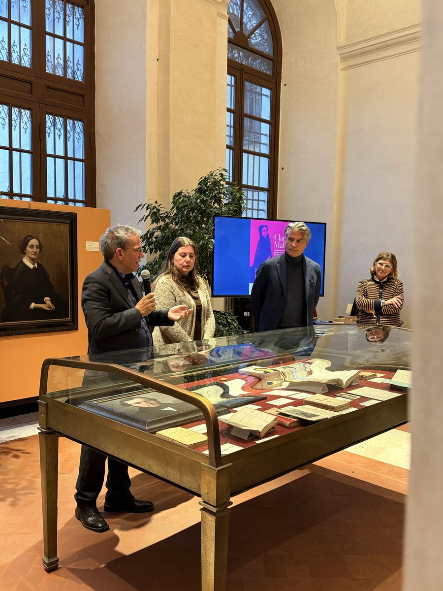 ComunediBergamo's tweet photo. Inaugurata alla Biblioteca Angelo Mai la mostra “Clara Maffei. La libertà e la forza gentile di una donna del Risorgimento”, un progetto che riporta alla luce la figura di una donna nata in territorio bergamasco e protagonista della vita culturale e politica dell’800. https://t.co/SNAzbTHRwl