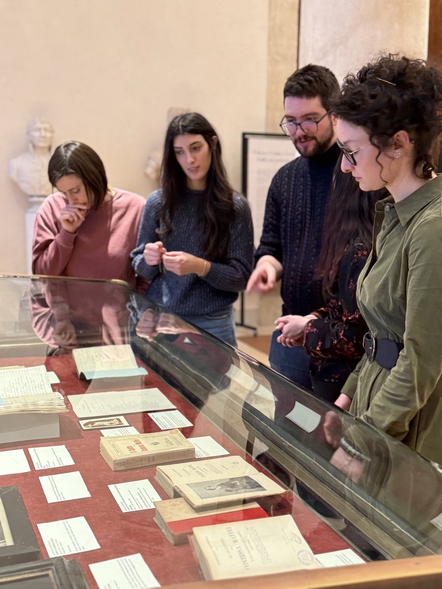 ComunediBergamo's tweet photo. Inaugurata alla Biblioteca Angelo Mai la mostra “Clara Maffei. La libertà e la forza gentile di una donna del Risorgimento”, un progetto che riporta alla luce la figura di una donna nata in territorio bergamasco e protagonista della vita culturale e politica dell’800. https://t.co/SNAzbTHRwl
