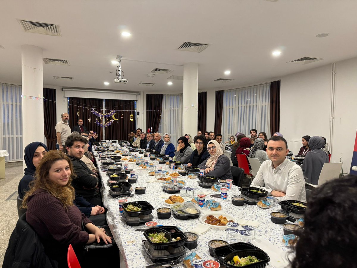 SBUDETUAM's tweet photo. Sağlık Bilimleri Üniversitesi Deneysel Tıp Araştırma ve Uygulama Merkezi ailesi olarak aynı iftar sofrasında buluşmanın mutluluğunu yaşadık. 🌙
Ramazan ayının manevi atmosferinde bir araya gelerek dayanışmanın, paylaşmanın ve birlik olmanın değerini bir kez daha hissettik. Bu güzel akşamda emeği geçen herkese teşekkür eder, Ramazan’ın sağlık, huzur ve bereket getirmesini dileriz. 🤲✨