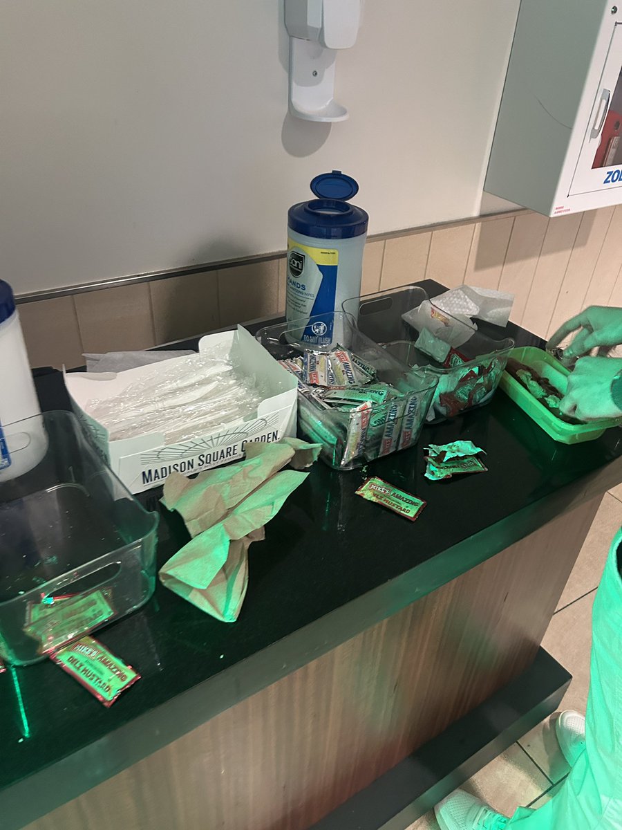 NEO Concession HOT DOGS tweet media