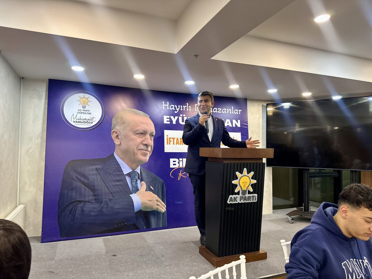 esatkalay's tweet photo. “Sağlıkta Şifa –14 Mart Tıp Bayramı” dolayısıyla AK Parti Eyüpsultan İlçe Sağlık Politikalarının düzenlediği iftar programına İl Başkan Yardımcımız @alperenbozdg ve fedakâr sağlık çalışanlarımızın katılımıyla gerçekleştirdik.

Emeği geçenlere teşekkür ederiz.

@abdullahozdemir https://t.co/4n13GX6rAi