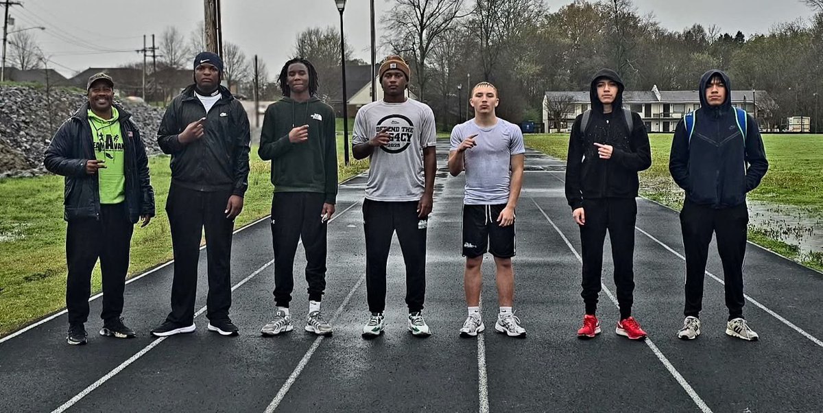 YeagerKaelan's tweet photo. Rain sleet or shine ,we’re putting in work !!! @jadenmcgregory1  @JarvisClemons_1 @Tyjah2028 @lcgatornation  @nester_nick @R_AmirGantCoach @MacCorleone74 @ReggieBuchanan @olemissvader https://t.co/6uBGcgwYum