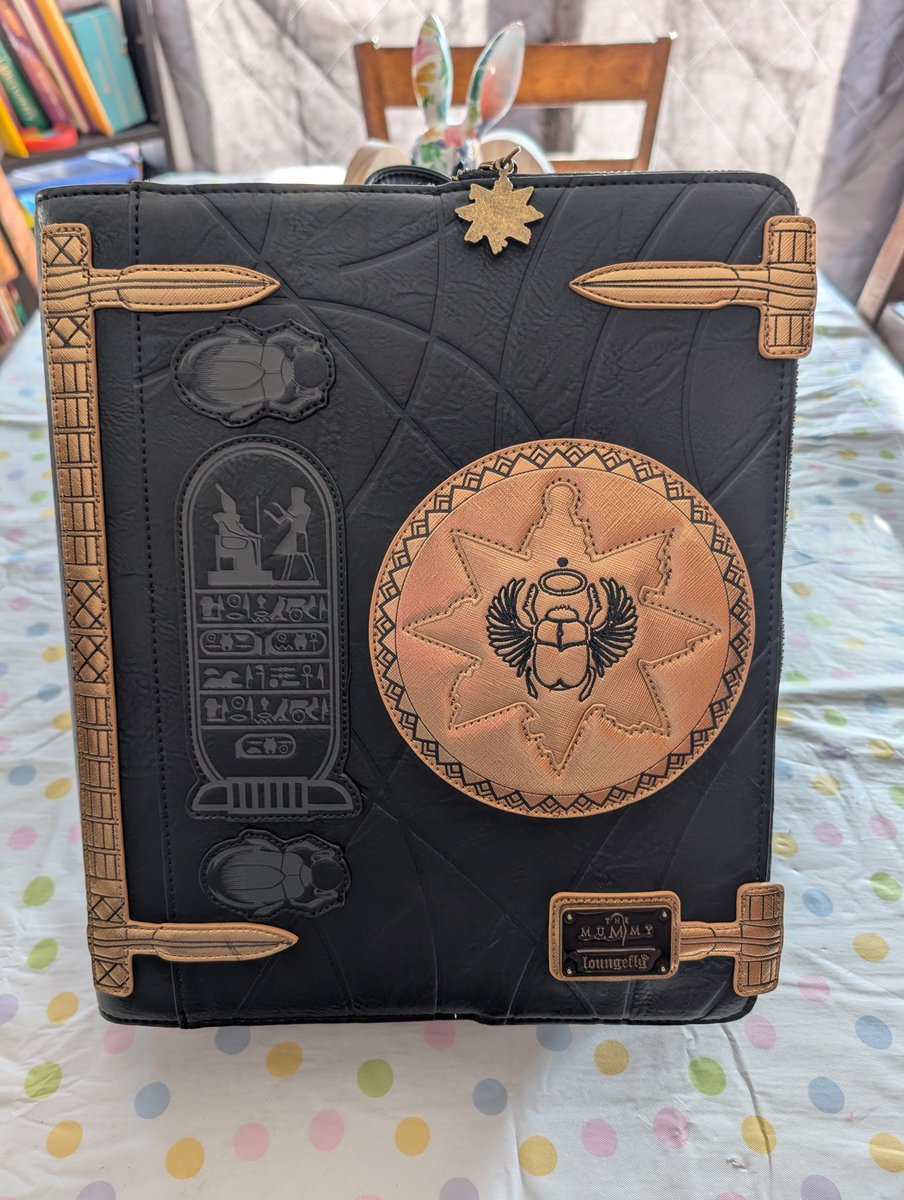 BoundEffigy tweet media