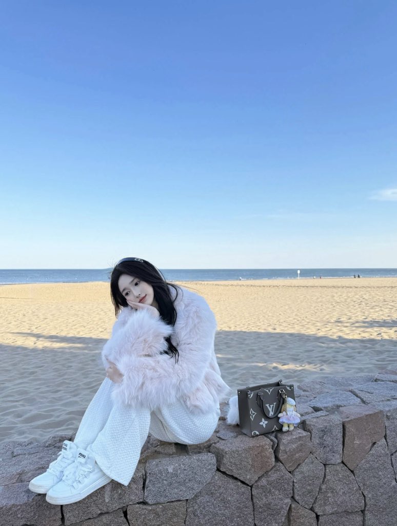 3939ddd's tweet photo. 突然想谈恋爱了，请问你单身吗 https://t.co/RqUZHSuhOD