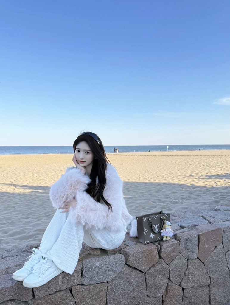 3939ddd's tweet photo. 突然想谈恋爱了，请问你单身吗 https://t.co/RqUZHSuhOD