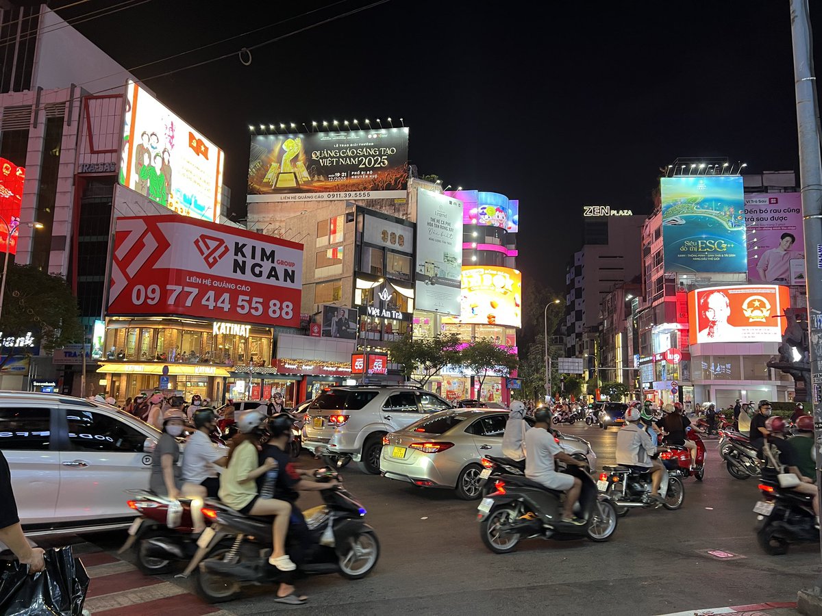adamlee's tweet photo. Ho Chi Minh Nights 🇻🇳 #vietnam https://t.co/jXyjIR7SgW
