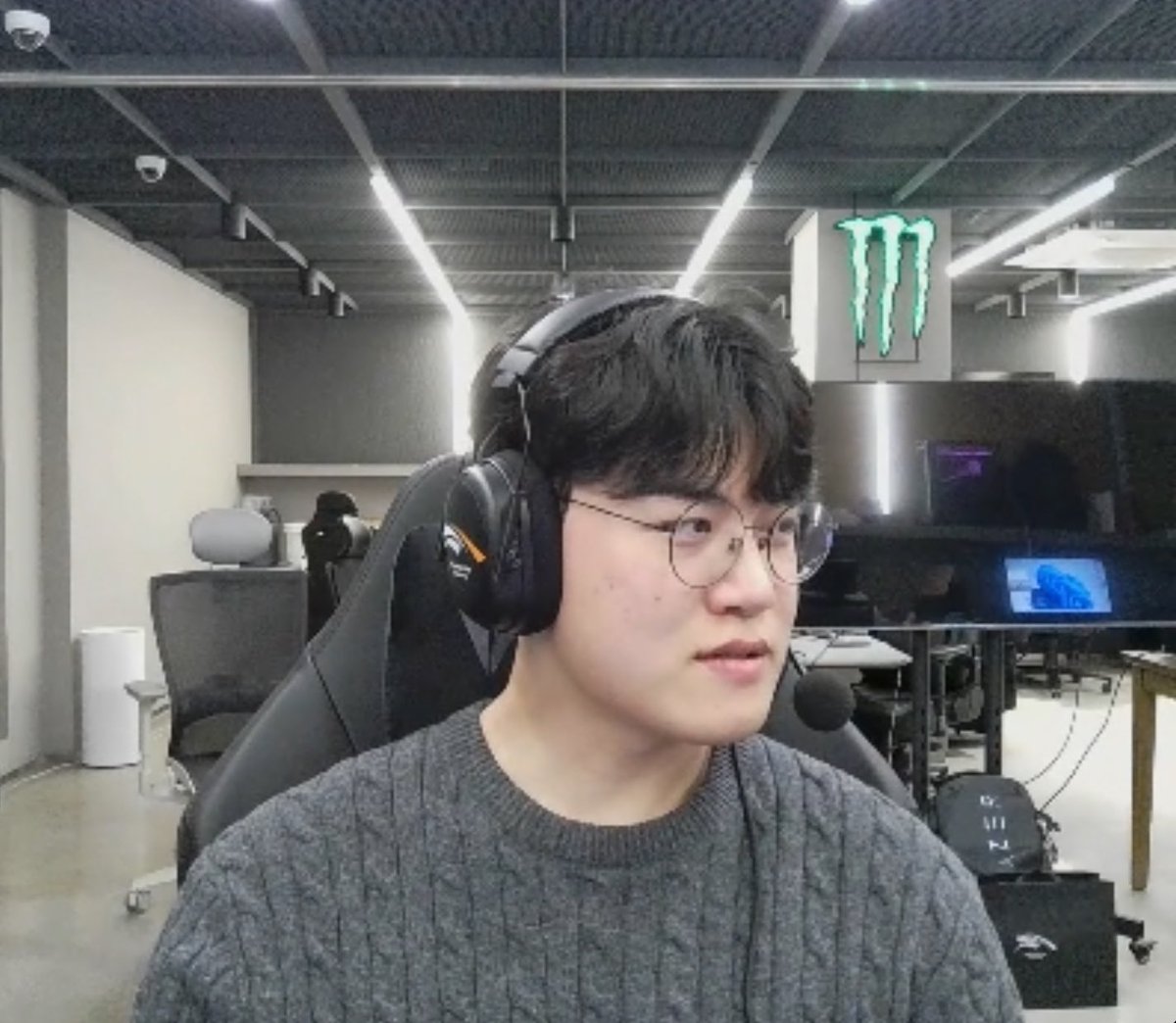 폴라포 tweet media