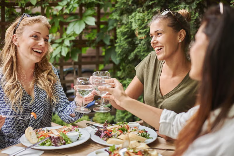 Dining out doesn't have to derail health goals! Learn tips to keep meals both satisfying and nutritious.

ow.ly/u5fM50YpSKU