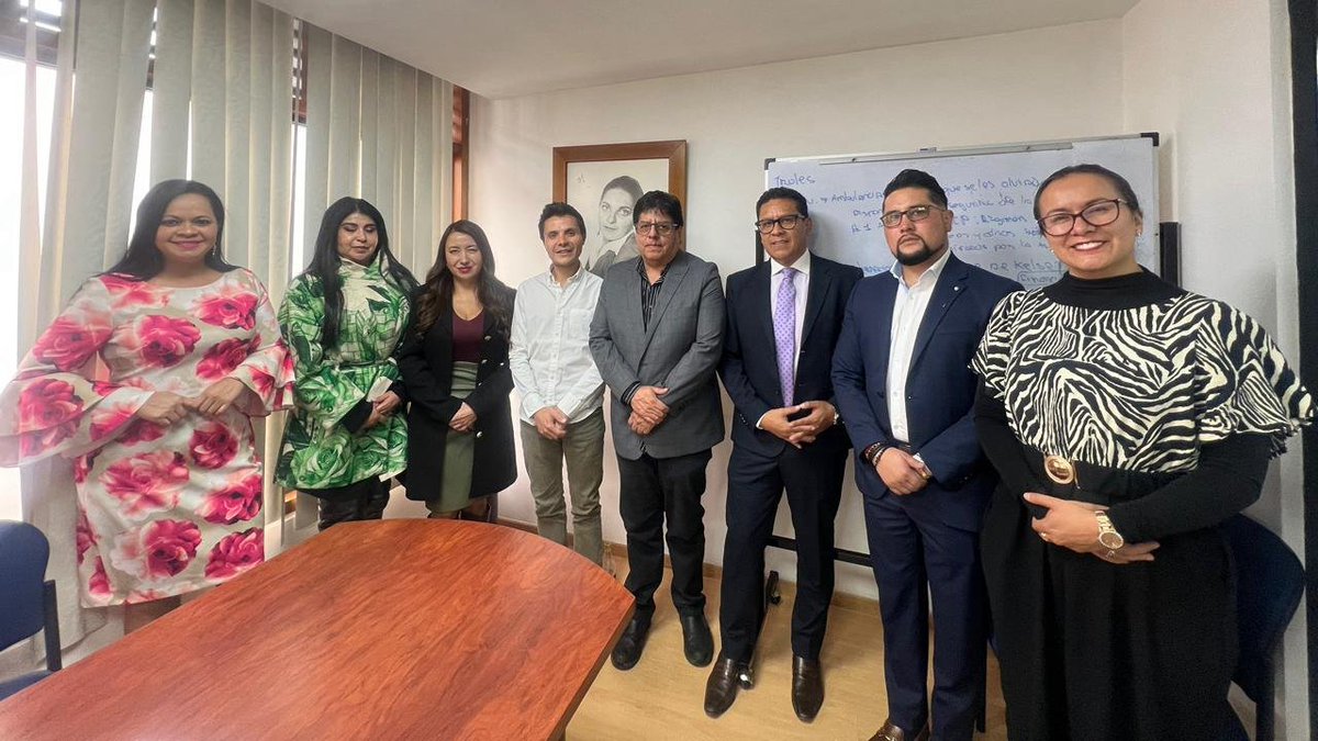 La Dra. Diana Fernández, presidenta de <a href="/AemajPichincha/">AEMAJ PICHINCHA</a>, junto a miembros de la Directiva, se reunió con el concejal de <a href="/MunicipioQuito/">Municipio de Quito</a> <a href="/WilsonMerinoR/">Wilson Merino Rivadeneira</a> para el análisis de la eliminación de la restricción vehicular de #PicoYPlaca para juezas y jueces de #Pichincha.
