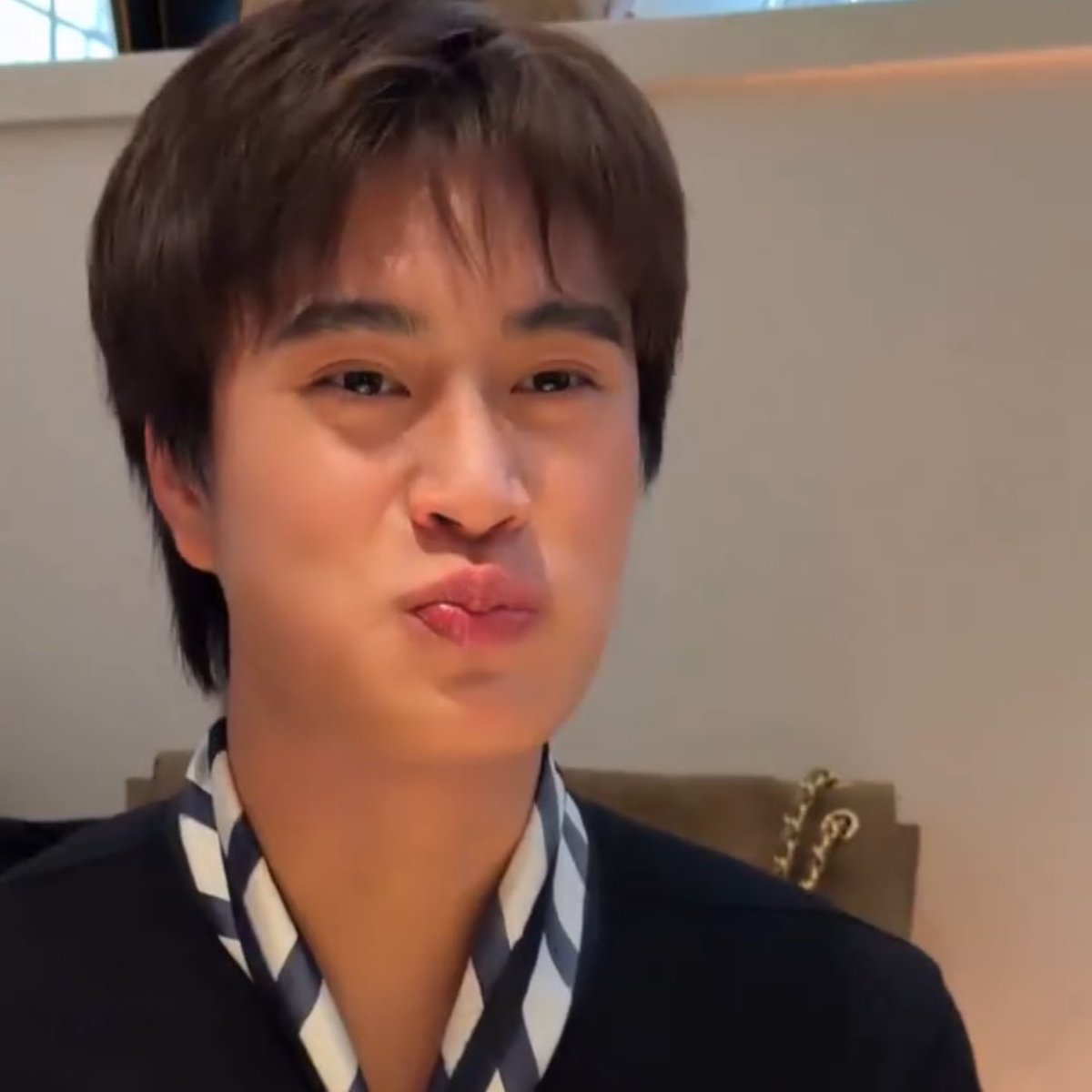 พิ่กิงคนเดวไม่แบ่งคัยหรอก🤔

GEMINI HA CHANEL IN PFW26
#GEMINIXCHANELFW26
#CHANELFallWinter
#CHANELShow
#Gemini_NT