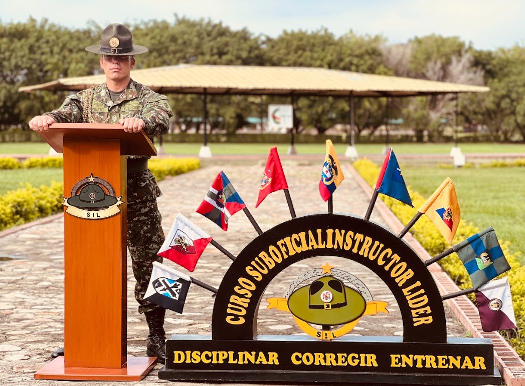 ejercito_cedoc's tweet photo. Cada suboficial Instructor Líder se encarga de formar, entrenar y fortalecer las capacidades del personal militar a través de procesos de instrucción rigurosos, disciplina y entrenamiento táctico especializado. Con experiencia, liderazgo y compromiso, nuestros instructores transmiten conocimientos clave que garantizan la preparación, la seguridad y la excelencia en cada misión.

#LíderesEJC
