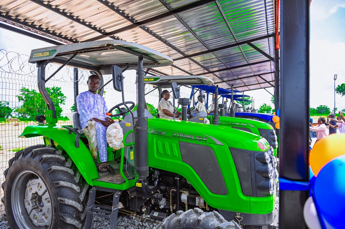 Hello Tractor tweet media