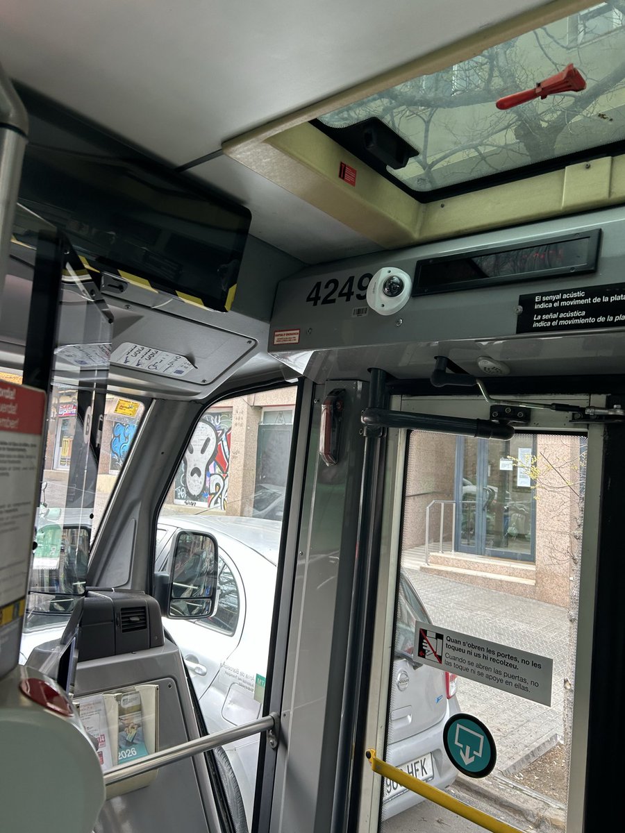 graffiterista's tweet photo. @TMBinfo vull presentar dues queixes sobre el servei del bus del barri 121 avui. Un “bus de proximitat” no pot saltar-se parades i menys encara maltractar els usuaris. @BCN_SantsMont @poblesequi @bcn_ajuntament espero enllanç on presentar denuncia. https://t.co/E60BJmfPSw