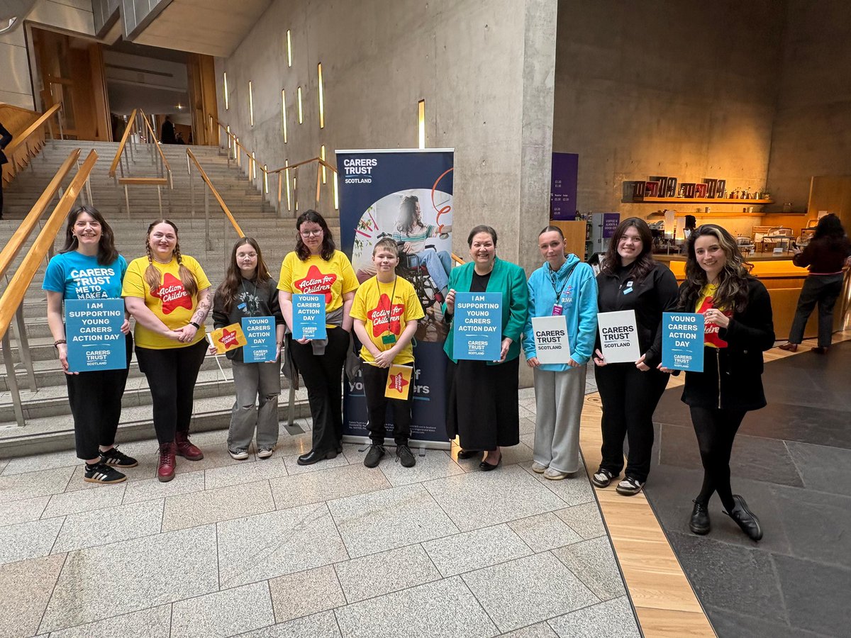 CarersTrustScot's tweet photo. Good to see @BillKiddSNP , @EmmaHarperMSP , @jackiebmsp and @FoysolChoudhury stop by our exhibition stall at the Scottish Parliament.

We shared insights from young carers across Scotland and highlighted the importance of continued support to help them balance caring, https://t.co/efRY00MXeq