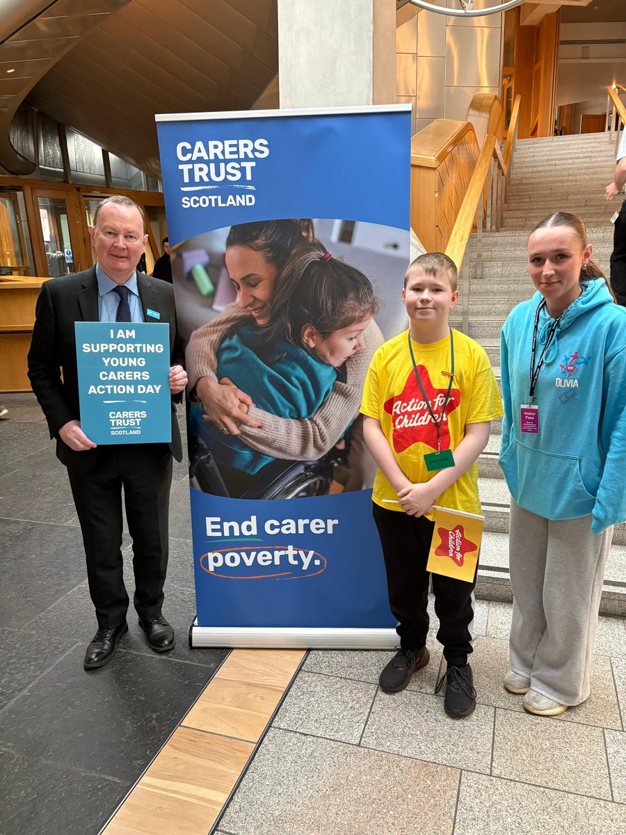 CarersTrustScot's tweet photo. Good to see @BillKiddSNP , @EmmaHarperMSP , @jackiebmsp and @FoysolChoudhury stop by our exhibition stall at the Scottish Parliament.

We shared insights from young carers across Scotland and highlighted the importance of continued support to help them balance caring, https://t.co/efRY00MXeq