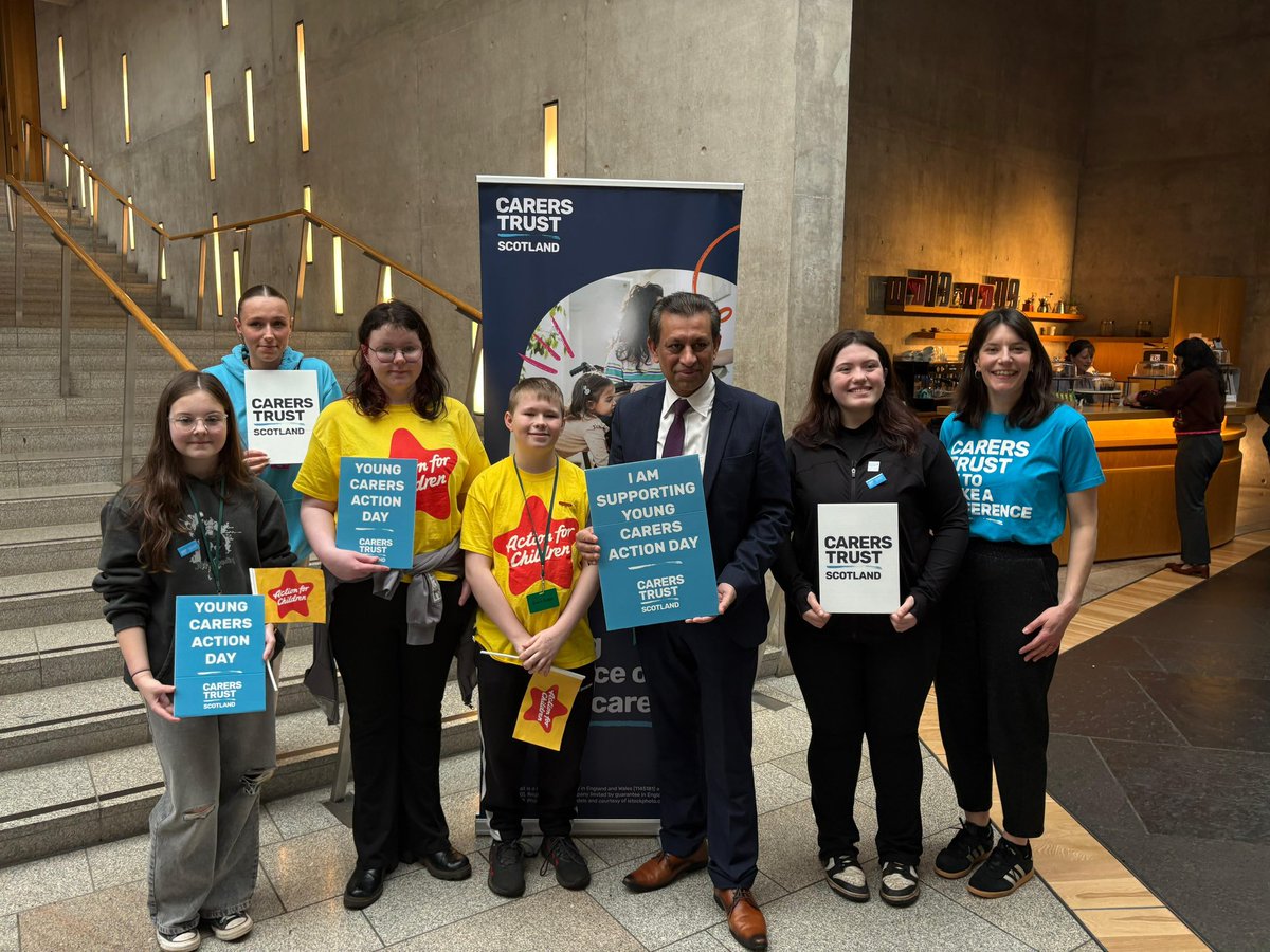 CarersTrustScot's tweet photo. Good to see @BillKiddSNP , @EmmaHarperMSP , @jackiebmsp and @FoysolChoudhury stop by our exhibition stall at the Scottish Parliament.

We shared insights from young carers across Scotland and highlighted the importance of continued support to help them balance caring, https://t.co/efRY00MXeq