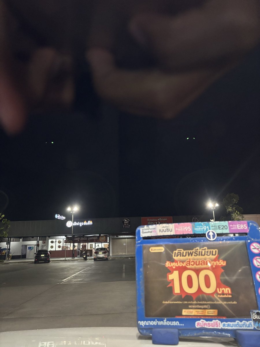 สามล้อรอถูกหวย tweet media