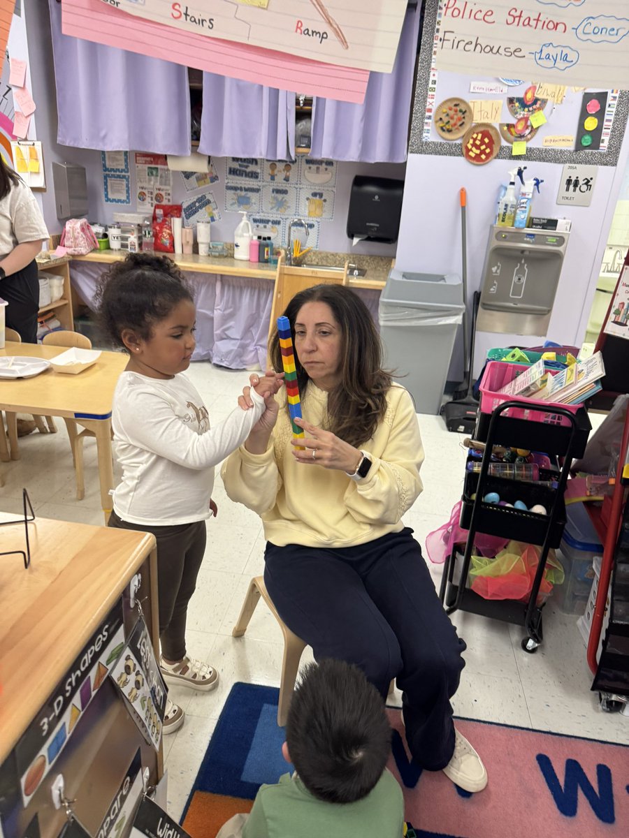 D31BeeHiveSI's tweet image. March Math Madness is underway at Victory! #makelearningfun #buildingsunit #d31prekistheplaceto🐝 
@DrJoyAbrams @AP_JelaniMiller @CSD31SI @NYCSchools @DocPalton