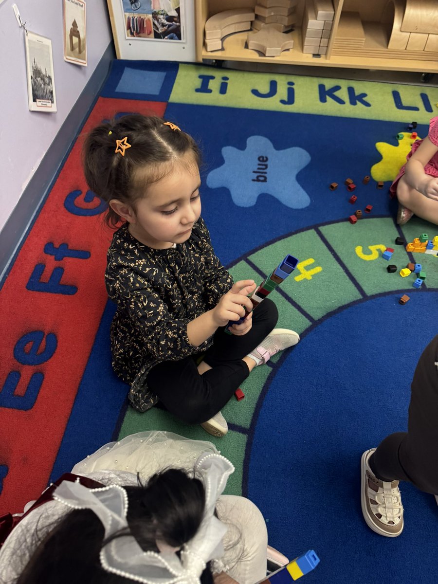 D31BeeHiveSI's tweet image. March Math Madness is underway at Victory! #makelearningfun #buildingsunit #d31prekistheplaceto🐝 
@DrJoyAbrams @AP_JelaniMiller @CSD31SI @NYCSchools @DocPalton