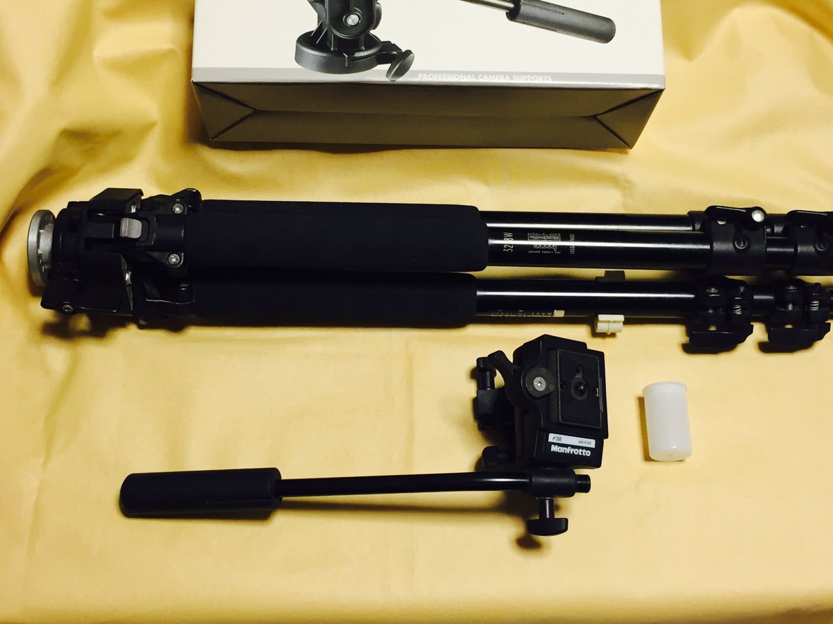 sora_ni_muchu's tweet image. そう言えば…私も最初の三脚を入手する時は､いきなりGitzoのカーボン三脚なんて買える予算なんて無くて､良いアドバイスを貰えてManfrotto 055というアルミ製3段の三脚を購入しました｡ これが重かったけれど､安い割に非常に良い三脚で…良い経験になったと思う｡

画像の雲台は非推奨｡
#三脚