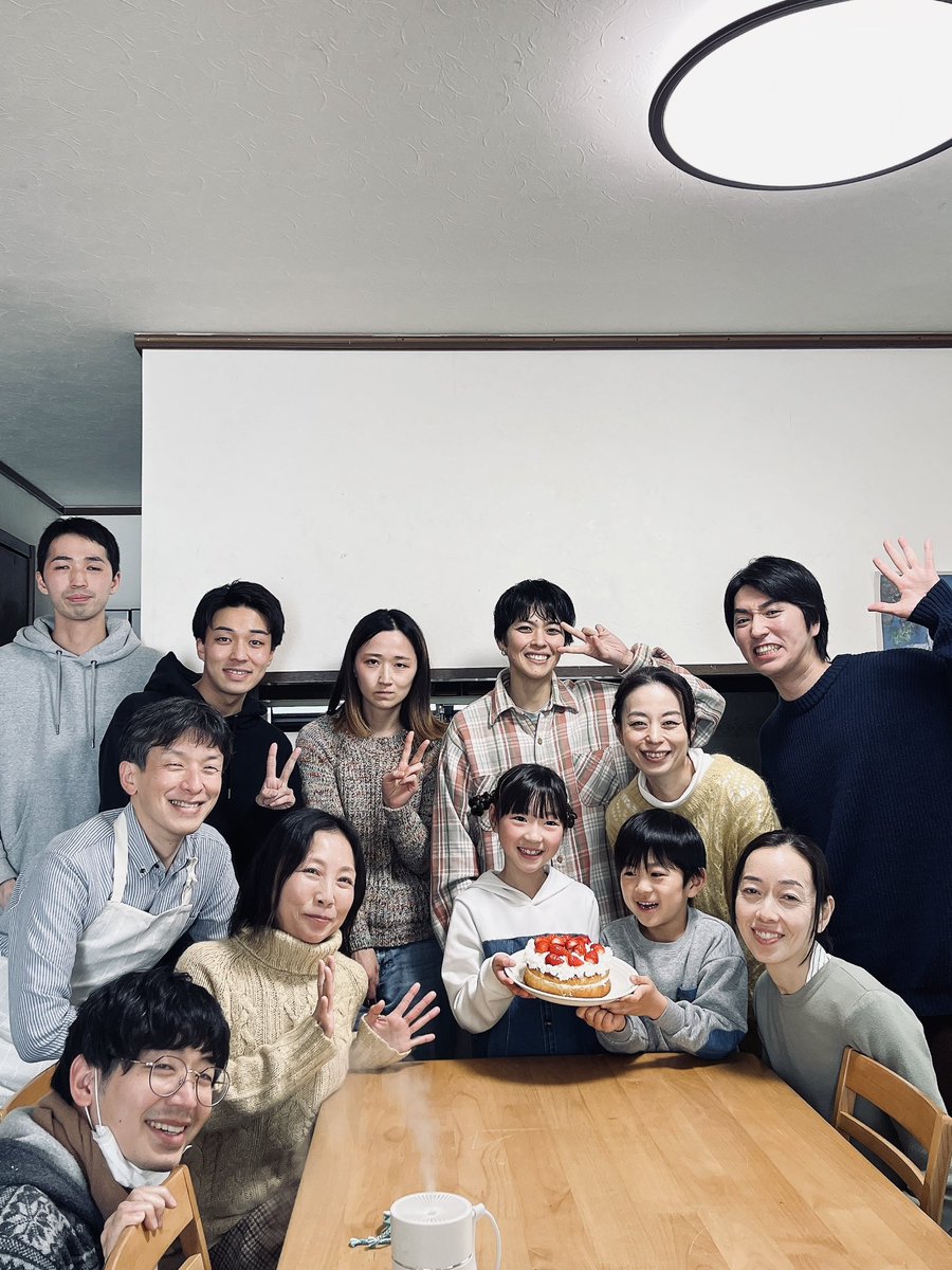 tsucchii1108's tweet photo. 白田悠太監督のもと
約半年以上かけて動いていた作品が昨日クランクアップしました

話し合いも重ねながら
物語、人物の還ってゆく場所をそっと見つけることができたように思い

懐かしいような
少しホッとしています

良い作品になると思います

（続↓） https://t.co/1r3G5C2YAK